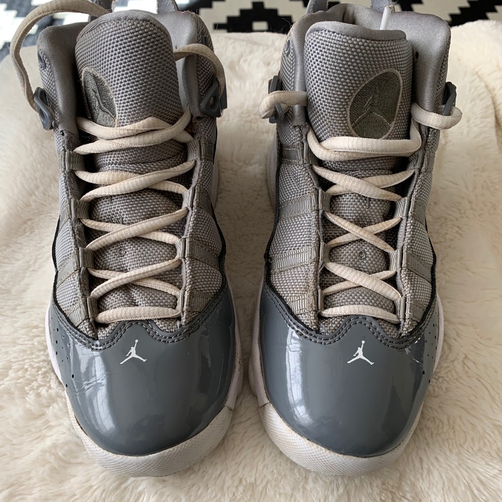 Jordan size 2y grey